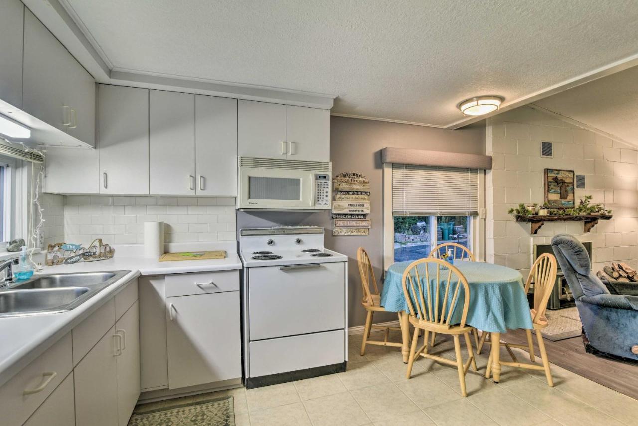 East Tawas Cabin With Lake Huron Access And Views المظهر الخارجي الصورة