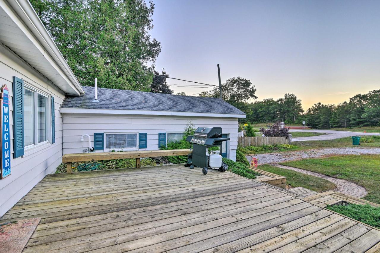 East Tawas Cabin With Lake Huron Access And Views المظهر الخارجي الصورة