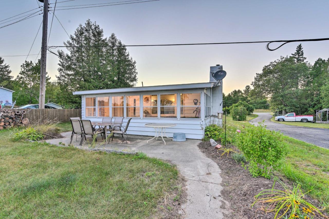 East Tawas Cabin With Lake Huron Access And Views المظهر الخارجي الصورة
